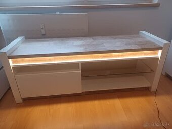 stôl pod TV, polička