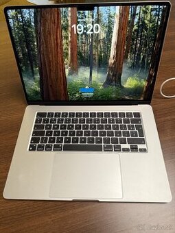 Apple MacBook Air 15-palcový M2
