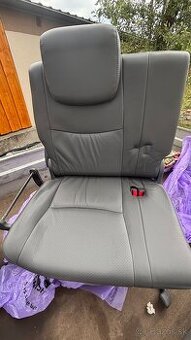 Toyota landcruiser 120 sedačky tretia rada