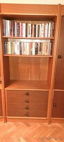 Veľký drevený regál: Knižnica, prádelník