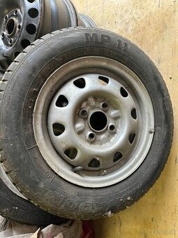 Plechové disky na feliciu R13 s letnými pneu