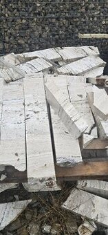 Travertinovy obrubnik / palisada