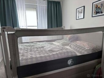 Detska zábrana na posteľ