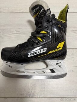 BAUER SUPREME M4 VEĽKOSŤ 3EE SUPER STAV