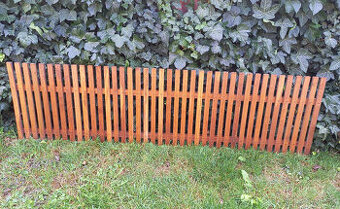 plot z tvrdého dreva