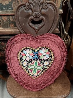 Starožitný vyšívaný vankúš