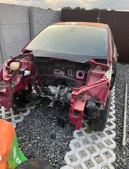 Predám na citroen c4 riadene