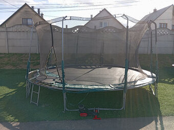 trampolina
