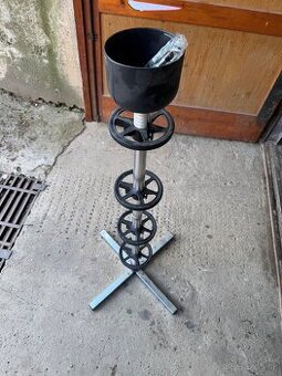 Stojan na kolesa