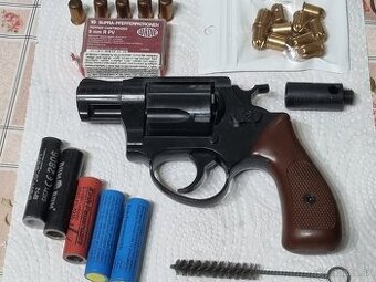 Plynový revolver 9mm.