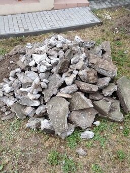 Darujem rozbitý betón