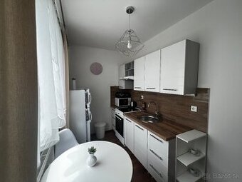 SIMI real - prenájom 1 izbový byt s balkónom - zariadený