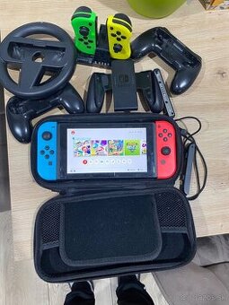 Nintendo switch komplet balenie 4x ovladac