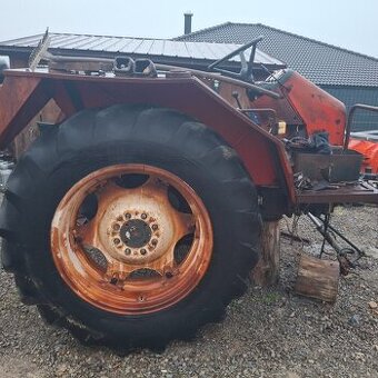 Zadná časť traktora Zetor 7011