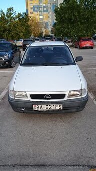 Predám Opel Astra Classic 1.6 s takmer novými pneumatikami