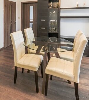 Predám jedálenský stôl sklenený