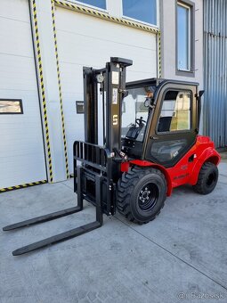 Vysokozdvižný terénny vozík UN FD35T