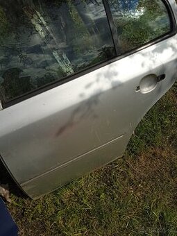 dvere, sklo, klučka škoda octavia 1 sedan