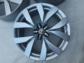 Alu disky Volkswagen Touareg 3 R20 Montero