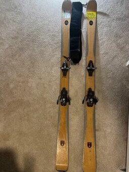 Skialp set( lyže, viazanie, pásy )