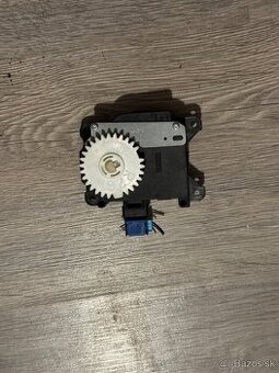 Motorček dverí kúrenia Toyota Auris 2 1138002800