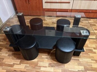 Konferenčný stolík s taburetkami