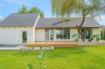 Štýlový 120 m2 ENERGETICKY úsporný DREVODOM s bazénom, POZEM