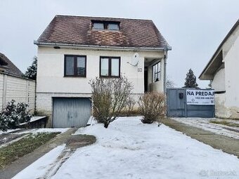 Na predaj 5i RD v obci Kostolište s 827 m2 pozemkom.