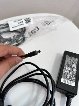 Originálna nová nabíjačka na notebook DELL 19,5V 2,31A 45W.