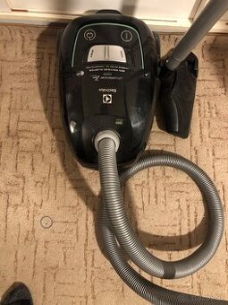 Predam kompletný kvalitný vysávač Electrolux za 40 eur