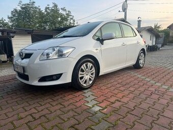 TOYOTA AURIS 1.6i 91kw M5 Top stav