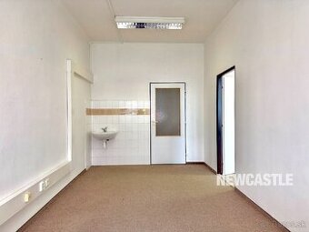 NEWCASTLE⏐PRENÁJOM kancelárskych poriestrov s umývadlom