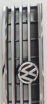 VW Touareg 3 760 maska chladica Touareg 3 chrom rline