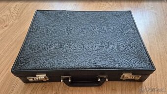 Kufrík z umelej kože