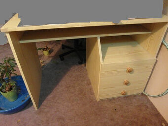 Predám písací stolík