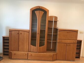 OBÝVAČKOVÁ ZOSTAVA S DVIERKAMI Z MASÍVNEHO DREVA