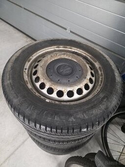 Plechové disky s pukličkami + letné pneumatiky na VW- T5, T6