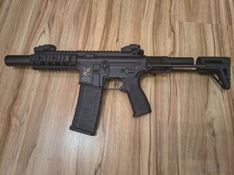 Airsoftová zbraň na predaj s príslušenstvom