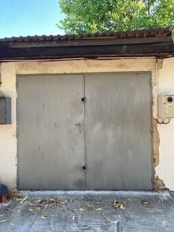 Garáž s montážnou jamou a elektrinou, Komárno