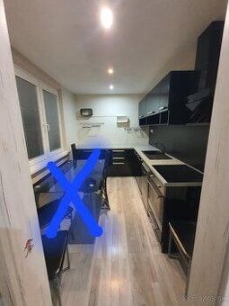 Rohová kuchyňská linka + spotrebiče + drez a batéria