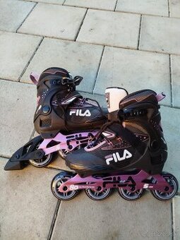 Predám dievčenské kolieskové korčule