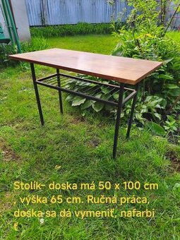 Industriálny kovový stolík