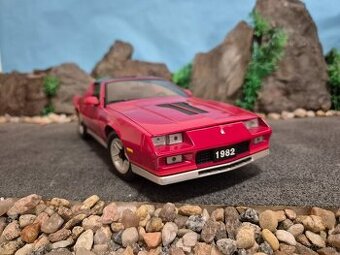 Prodám model 1:18 Chevrolet camaro 1982