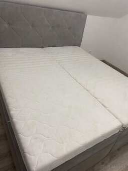 Čalúnená manželská posteľ