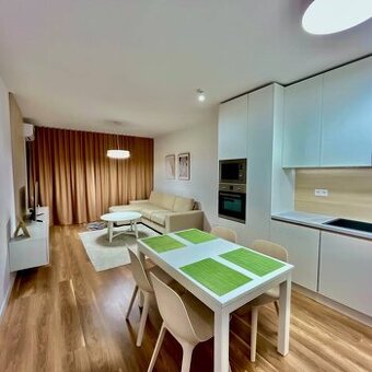 Zútulnený 3-izbový byt s balkónom a klimatizáciou v projekte