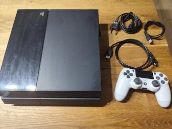 PS4 (prvá generácia, model CUH‑1004A)