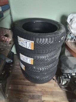PREDÁM NOVÉ NEJAZDENÉ Pirelli Powergy Winter 215/55 R18 99V