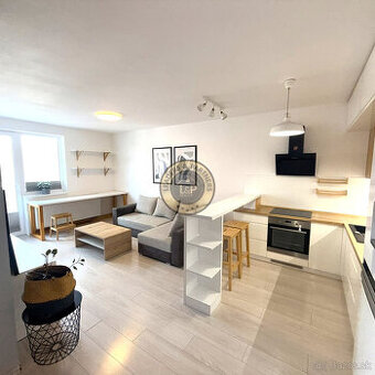 Na predaj priestranný 2-izbový byt s balkónom v novostavbe, 