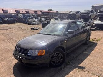 VW PASSAT B5 1999 1.8 na náhradné diely ND