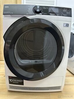 AEG AbsoluteCare® Plus 9000 TR939M6CC biela